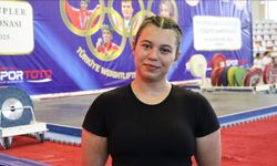 Halterde Türkiye rekoru kıran Zeynep Nur'un hedefi dünya şampiyonluğu