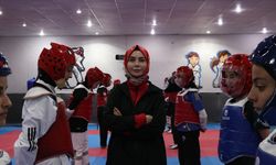 Eşinden öğrendiği tekvandoda şampiyon sporcular yetiştiriyor