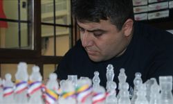Çankırı'da bir zanaatkar tuzdan satranç takımı yaptı