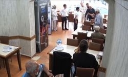 Lokantacı, boğazına yiyecek kaçan kişiyi Heimlich manevrasıyla kurtardı