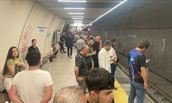 İstanbul'da M3 Bakırköy-Kayaşehir Metro Hattı'nda teknik arıza nedeniyle yoğunluk oluştu