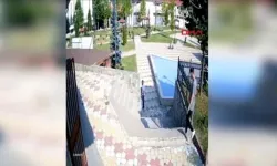 Muhtar, parktaki uyardığı kişi tarafından bıçaklandı