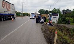 Yolcu otobüsü kamyonete branda çekenlere çarptı; 1 ölü, 1 ağır yaralı