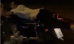 Yüzüstü uzanıp kullandıkları motosikletleriyle trafiği tehlikeye düşürdüler
