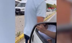 Okul servis şoförü, trafikte aracının önünü kestiği sürücüyü tehdit etti