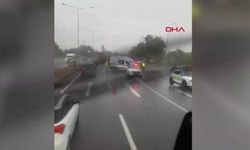 İnegöl'de, otomobil bariyerlere çarptı; 1'i ağır 2 yaralı