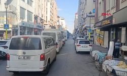 Caddeye girişleri yasaklanan dolmuş şoförleri, yolu trafiğe kapattı