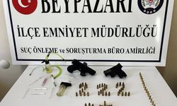 Beypazarı'nda bir araçta 2 tabanca ve sentetik uyuşturucu ele geçirildi