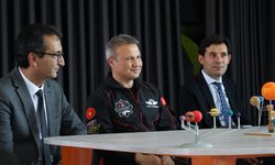 Türkiye'nin uzaya çıkan ilk astronotu Gezeravcı öğrencilerle buluştu