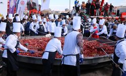 Afyon'da 1930 kilo ağırlığındaki sucuklu yumurtayla dünya rekoru kırıldı