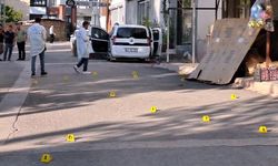 Araçlarında otururken kurşun yağmuruna tutulan 2 kardeş, öldü