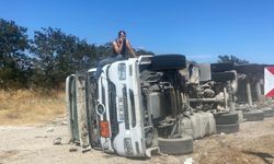 Balıkesir'de amonyum nitrat yüklü tanker devrildi; patlama riskine karşı yol kapatıldı