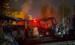 Bursa’da karavandaki yangın, 2 karavan ile 1 kamyonu da yaktı