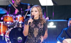 Demet Akalın Ankara’da sahneye damga vurdu