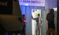 Otomobilin yakıt deposundaki maddeden etkilenen 9 polisin tamamı taburcu oldu