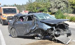 Hurdaya dönen otomobilin sürücüsü hafif yaralandı