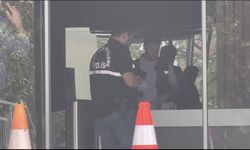 Boşanma aşamasındaki eşini pompalı tüfekle yaralayarak kaçtı