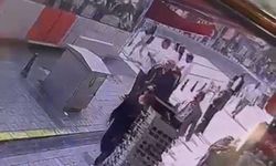 Fatih’te tramvayın çarptığı yaya yaralandı; Kaza anı kamerada