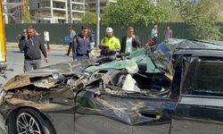 Park halindeki TIR'a çarpan otomobilin sürücüsü yaralandı