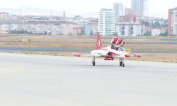 Türk Yıldızları İstanbul semalarında nefes kesti