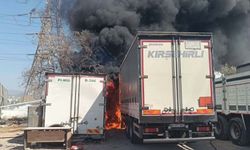 İzmir'de TIR garajında yangın