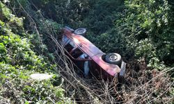 Sakarya’da otomobil şarampole devrildi: Aynı aileden 5 yaralı