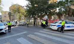 Otomobil durağa daldı: 1 çocuk öldü, 3 yaralı