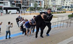Şehit ailesini dolandıran 11 şüpheli adliyede