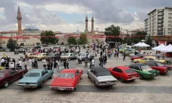 Sivas'ta klasik otomobiller sergilendi