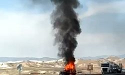 TIR ile çarpışıp alev alan otomobilin sürücüsü öldü