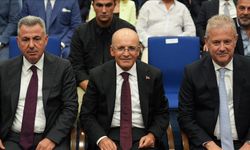 Hazine ve Maliye Bakanı Mehmet Şimşek İzmir'de iş insanlarıyla buluştu