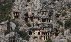 Likya'nın en büyük antik tiyatrosunun sahne binası orijinal taşlarıyla ayağa kaldırılacak
