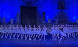 "Kuğu Gölü" balesi Aspendos Antik Tiyatrosu'nun tarihi atmosferinde sahnelendi