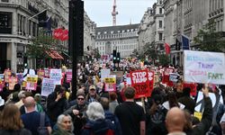 İngiltere'ye resmi ziyaret düzenleyen ABD Başkanı Trump, Londra'da protesto edildi