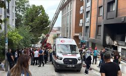 Küçükçekmece'de 5 katlı binada çıkan yangında 1 kişi öldü