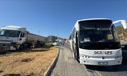 Aydın'da kamyonun çarptığı gezi otobüsündeki 6 kişi yaralandı