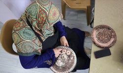 Erzincanlı kadınlar bakır işlemeciliğini geleceğe taşıyor