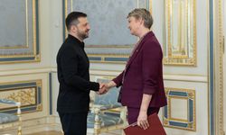 Ukrayna Devlet Başkanı Zelenskiy, İngiltere Dışişleri Bakanı Cooper ile görüştü