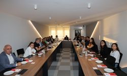 İzmir EMD’den protokol dersi: ‘Biz bizeyiz’ tuzağına düşmeyin