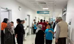 Tarsus’ta 26 öğrenci gıda zehirlenmesi şüphesiyle hastaneye kaldırıldı