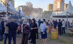 9'uncu Uluslararası Adana Lezzet Festivali, yakılan dev mangal ateşiyle başladı