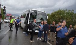 Antalya'da 4 aracın karıştığı zincirleme kazada 2 turist yaralandı