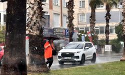 Antalya'da sağanak yaşamı olumsuz etkiledi