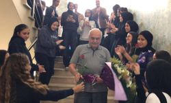 Aydın'da emekli olan 40 yıllık öğretmen alkışlarla uğurlandı