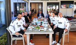 Beşiktaş Başkanı Serdal Adalı, Fenerbahçe derbisi öncesi futbolcularla buluştu