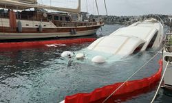 Bodrum’da iskeleye demirli lüks yat su alıp battı
