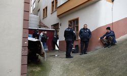 Borç nedeniyle tartıştığı 3 akrabasını silahla ağır yaraladı