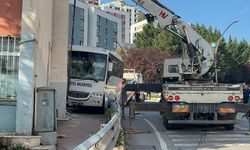 Cenaze dönüşü, polis ve yakınlarını taşıyan midibüs duvara çarptı: 3’ü polis, 7 yaralı