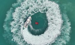 Denizde Türk bayrağı açarak Cumhuriyet Bayramı'nı kutladılar