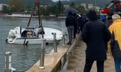 Zonguldak'ta, fırtınada limandaki tekne battı